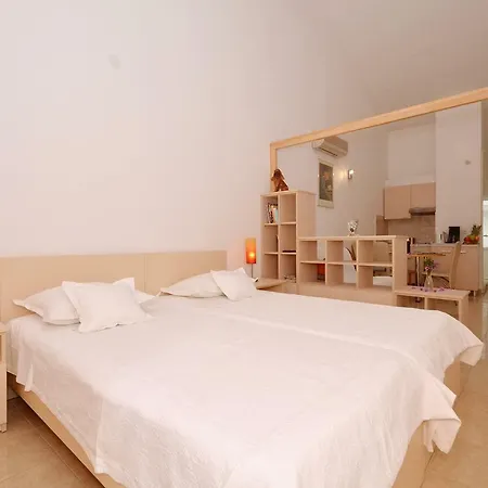 Gusic Apartment *