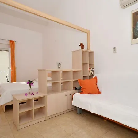 Gusic Apartment *